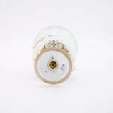 SMALL PORCELAIN CRATER VASE WITH RIVER BANK LANDSCAPE - Foto 3