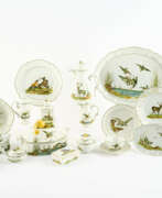Aperçu. PORCELAIN SERVICE 'GREEN HUNT'