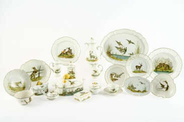 PORCELAIN SERVICE 'GREEN HUNT'