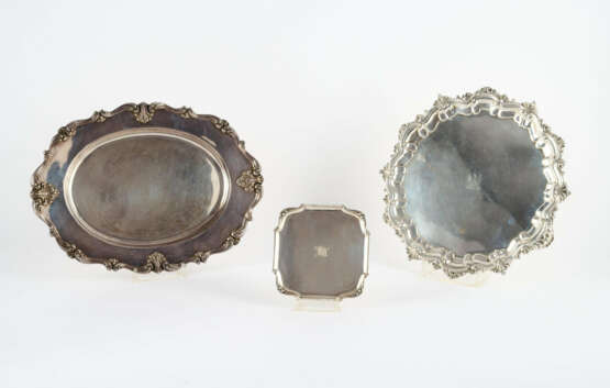 LARGE SILVER SALVER, OVAL SILVER SERVING PLATE, SMALL SQUARE SILVER SALVER - photo 1 LARGE SILVER SALVER, OVAL SILVER SERVING PLATE, SMALL SQUARE SILVER SALVER - photo 1