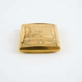 GOLD CARD CASE WITH FINELY ENGRAVED INTERIOR SCENE - photo 2