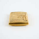GOLD CARD CASE WITH FINELY ENGRAVED INTERIOR SCENE - photo 4