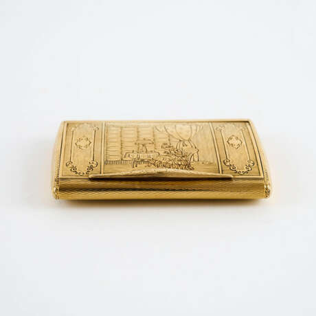 GOLD CARD CASE WITH FINELY ENGRAVED INTERIOR SCENE - photo 5