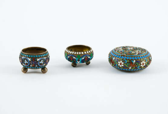 SMALL ROUND SILVER BOX AND TWO SMALL SALT CONTAINERS WITH COLOURFUL ENAMEL DECOR - photo 1