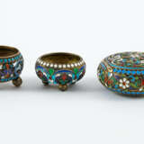 SMALL ROUND SILVER BOX AND TWO SMALL SALT CONTAINERS WITH COLOURFUL ENAMEL DECOR - photo 4