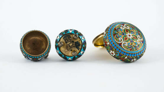 SMALL ROUND SILVER BOX AND TWO SMALL SALT CONTAINERS WITH COLOURFUL ENAMEL DECOR - photo 6