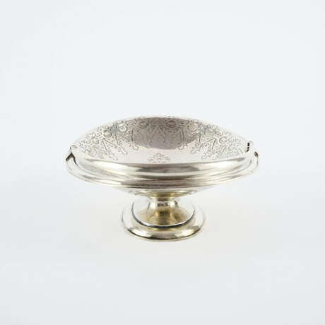 OVAL SILVER SERVING BOWL WITH BOW HANDLE AND GEOMETRIC DECOR - photo 4