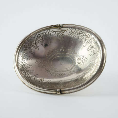 OVAL SILVER SERVING BOWL WITH BOW HANDLE AND GEOMETRIC DECOR - photo 6