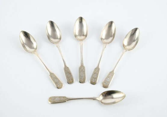 SERIES OF SIX SILVER SOUP SPOONS WITH ORNAMENTAL DECOR - photo 1 SERIES OF SIX SILVER SOUP SPOONS WITH ORNAMENTAL DECOR - photo 1