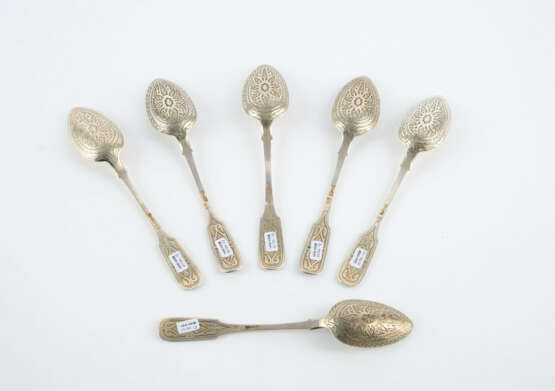 SERIES OF SIX SILVER SOUP SPOONS WITH ORNAMENTAL DECOR - photo 2 SERIES OF SIX SILVER SOUP SPOONS WITH ORNAMENTAL DECOR - photo 2