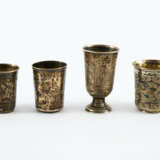 ENSEMBLE OF FOUR SMALL SILVER VODKA BEAKERS - Foto 4
