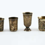 ENSEMBLE OF FOUR SMALL SILVER VODKA BEAKERS - Foto 5