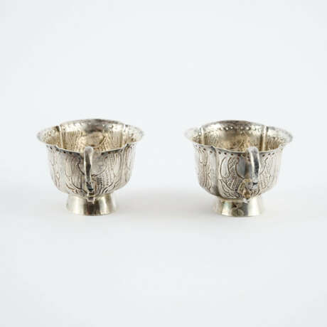 PAIR OF SILVER TASCHARKI WITH LEAVES AND SHELLS DECOR - photo 3 PAIR OF SILVER TASCHARKI WITH LEAVES AND SHELLS DECOR - photo 3