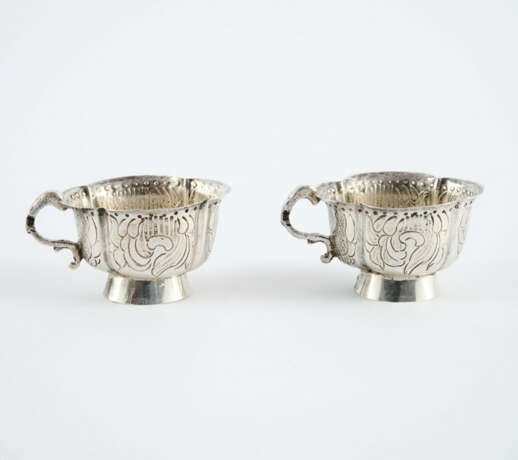 PAIR OF SILVER TASCHARKI WITH LEAVES AND SHELLS DECOR - photo 4 PAIR OF SILVER TASCHARKI WITH LEAVES AND SHELLS DECOR - photo 4