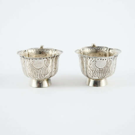 PAIR OF SILVER TASCHARKI WITH LEAVES AND SHELLS DECOR - photo 5 PAIR OF SILVER TASCHARKI WITH LEAVES AND SHELLS DECOR - photo 5