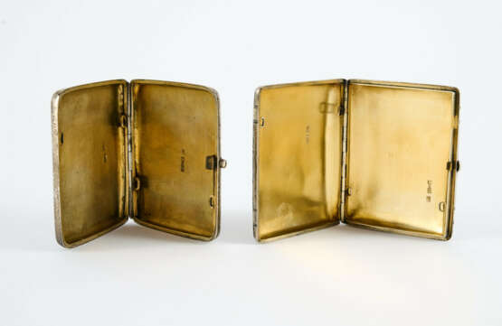 SILVER CIGARETTE ETUI WITH JOKEY AND SILVER CIGARETTE ETUI WITH FLORAL BANDS IN NIELLO DECOR - photo 6 SILVER CIGARETTE ETUI WITH JOKEY AND SILVER CIGARETTE ETUI WITH FLORAL BANDS IN NIELLO DECOR - photo 6