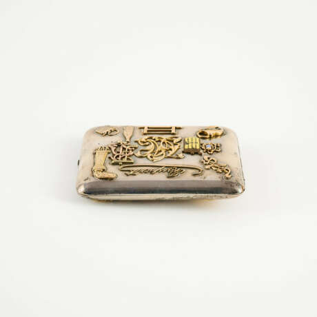 SILVER CIGARETTE ETUI WITH NUMEROUS APPLIED TOKENS - photo 3 SILVER CIGARETTE ETUI WITH NUMEROUS APPLIED TOKENS - photo 3