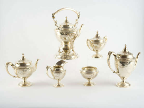 SEVEN-PIECE SILVER COFFEE AND TEA SERVICE WITH FLORAL DECOR - photo 2