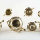 SEVEN-PIECE SILVER COFFEE AND TEA SERVICE WITH FLORAL DECOR - photo 3