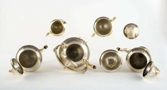 SEVEN-PIECE SILVER COFFEE AND TEA SERVICE WITH FLORAL DECOR - photo 3