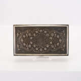RECTANGULAR FLAT SILVER CASKET WITH FINE ORNAMENTAL DECOR - фото 2