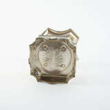 SILVER CENTREPIECE ON COLUMN-SHAPED FEET AND LAUREL FESTOONS - фото 3