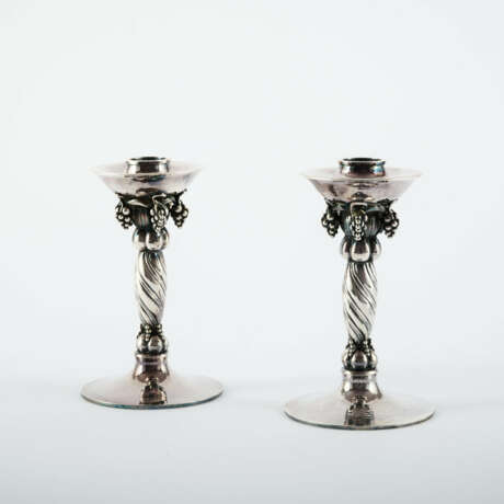 SILVER PAIR OF CANDLESTICKS WITH GRAPE DECORATION - фото 1 SILVER PAIR OF CANDLESTICKS WITH GRAPE DECORATION - фото 1