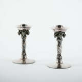 SILVER PAIR OF CANDLESTICKS WITH GRAPE DECORATION - фото 2