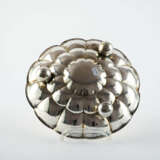 ROUND SILVER SERVING DISH WITH MARTELÉ SURFACE - фото 4