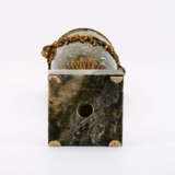 PAIR OF MARBLE TABLE VASES WITH RAM DECORATIONS - Foto 3