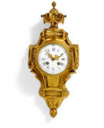 Dekorative Uhren. SMALL BRONZE FIGURINE OF LOUIS XVI CARTOUCHES