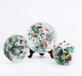 FLAT PORCELAIN BOWL AND DISH FAMILLE ROSE (?) 'NINE PEACHES'