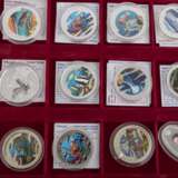 Schickes Konvolut aus exotischen Farbmünzen - - фото 6