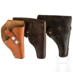 Drei Lederholster für Revolver bzw. Pistolen