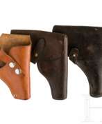 Accessories. Drei Lederholster für Revolver bzw. Pistolen