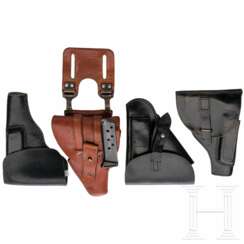 Vier Pistolentaschen