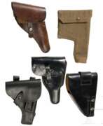 Accessories. Fünf Pistolentaschen, USA, UdSSR, BRD, Schweden, Schweiz
