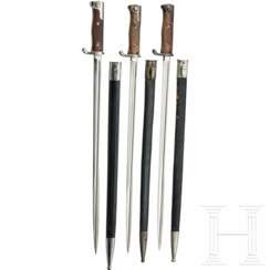 Drei Bajonette vom Typ SG 98 lang