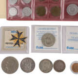 Diverse Münzen und Medaillen im Album - photo 2