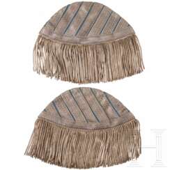 Ein Paar große Schwalbennester für Spielleute der Gardetruppen, um 1900