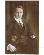 Каталог товаров. Wilhelm Kronprinz von Preußen (1882 - 1951) - Portraitpostkarte von ihm, rückseitig handschriftlicher Text und eigenhändige Unterschrift 1922