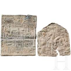 Zwei Votivtafeln mit Reiterheroen aus Blei, Römische Provinzen Südosteuropas, 3. Jhdt. n. Chr.