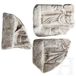 Drei Fragmente provinzialrömischer Reliefs mit Opferszenen, 2. - 3. Jhdt. n. Chr.