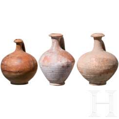 Drei große Kannen aus Ton, römische Provinzen Südosteuropas, 2. - 3. Jhdt. n. Chr.