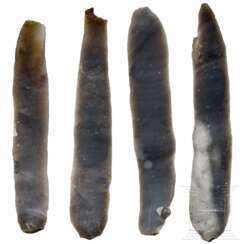 Vier große Klingen aus Feuerstein, Cucuteni-Tripolje-Kultur, 4. Jtsd. v. Chr.