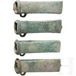 Vier Bronzebeile Typ Dahouet, bretonisch, späte Bronzezeit bis frühe Eisenzeit Westeuropas, 10. - 5. Jhdt. v. Chr.