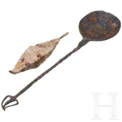 Spindelförmiger Eisenbarren und großer, eiserner Kochlöffel, keltisch, 3. - 2. Jhdt. v. Chr.