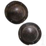 Zwei eiserne Schildbuckel, germanisch, 5. - 6. Jhdt. n. Chr. - фото 1