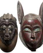 Overview. Zwei Masken, Baule/Yaure, Elfenbeinküste, 20. Jhdt.