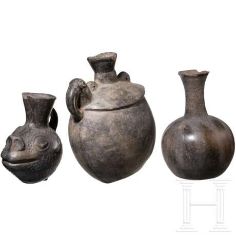 Drei präkolumbische Gefäße, Peru, Chimu-Kultur, wohl 11. - 15. Jhdt. - Foto 1 Drei präkolumbische Gefäße, Peru, Chimu-Kultur, wohl 11. - 15. Jhdt. - Foto 1